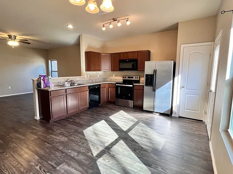 5816 Deauville St — Photo 12