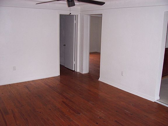3rd image of 6 Howard Dr