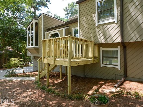 3rd image of 324 Castleair Dr NE