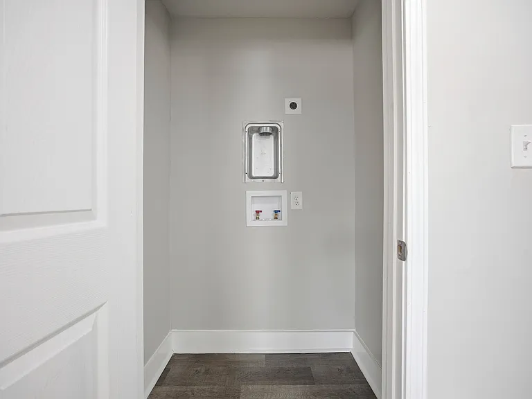 Ridgewood Apartments — Photo 17
