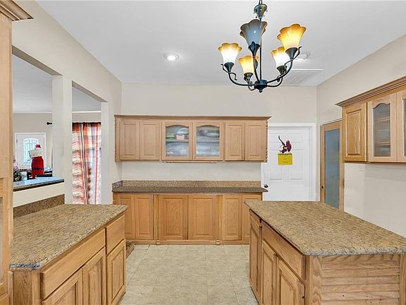 4th image of 4721 Baudin St