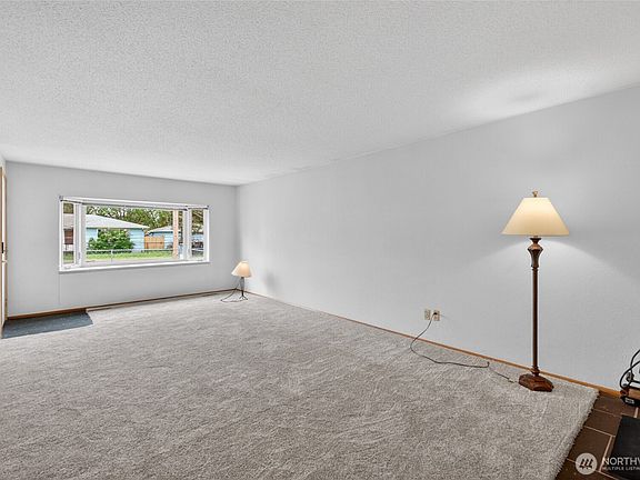 5th image of 614 Violet Meadow Street S