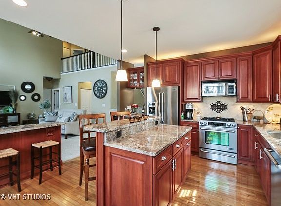 3rd image of 1094 Williamsburg Cir