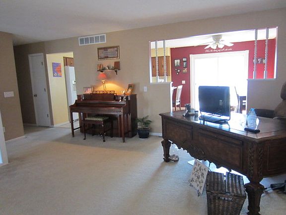 3rd image of 902 Cherry Ln
