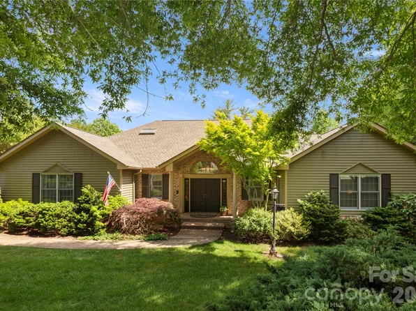 842 Rickel Dr, Hendersonville, NC 28739