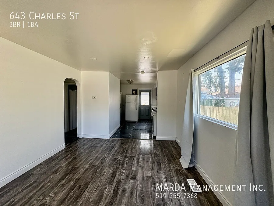Charming 3 Bed 1 Bath W/ Large Yard & Central Air + Hydro, Water & Gas — Photo 4