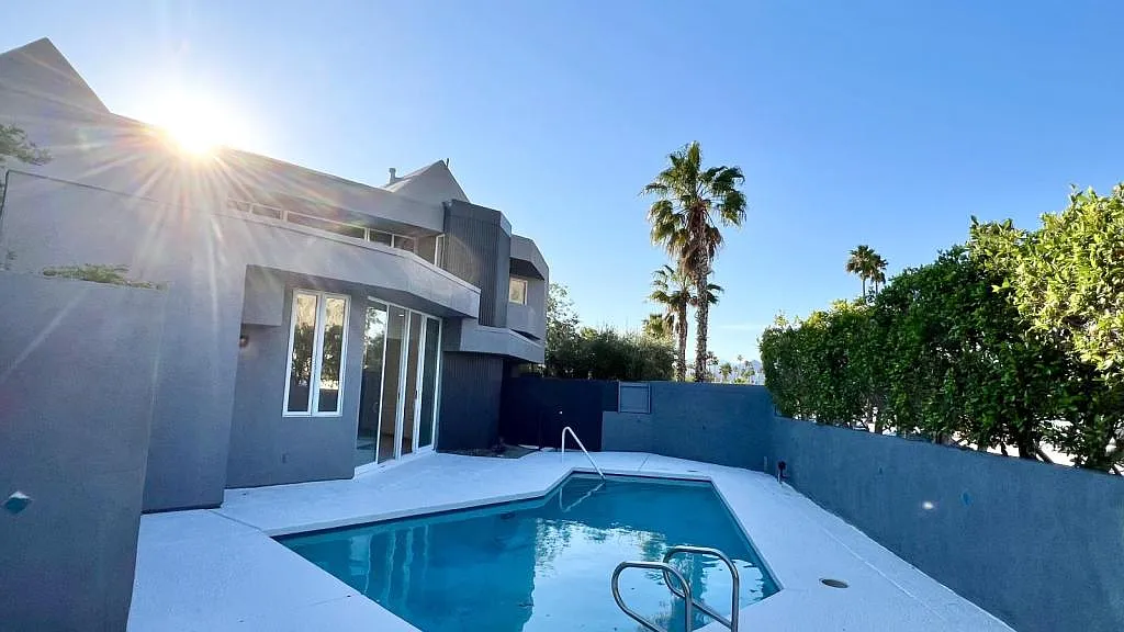 2286 N Junipero Ave — Photo 4