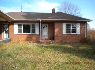 120 Willow Ridge Ln, Mount Airy, NC 27030