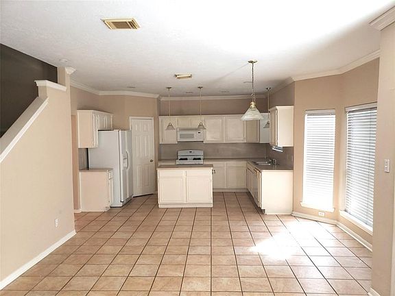 4th image of 12222 Pamela Sue Ct