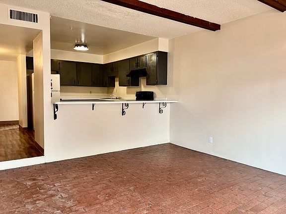 5th image of 7505 Pennsylvania Ln NE APT B