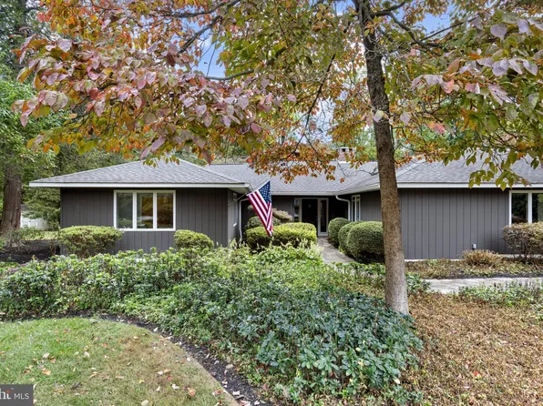 42 Rabbit Run Rd, Rose Valley, PA 19086
