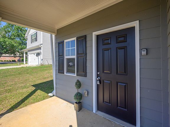 3rd image of 70 Farmhouse Ln