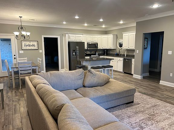 3rd image of 44 Honey Bee Ln