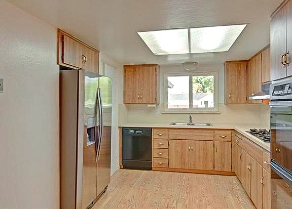 5th image of 3345 Saint James Pl
