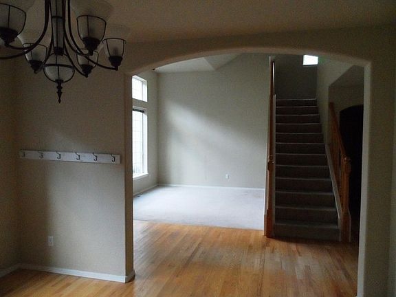 5th image of 19021 Silver Creek Ave E