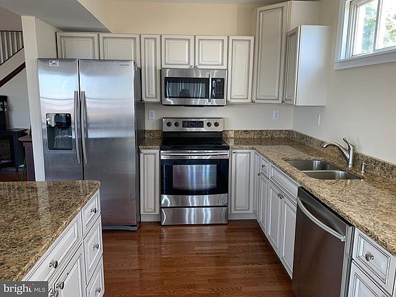 5th image of 2116 Lake Dr