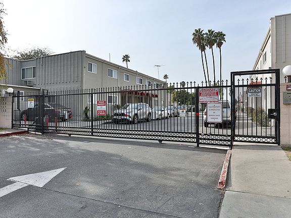 3rd image of 7135 N Coldwater Canyon Ave #9