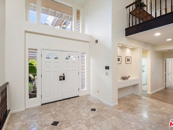 3rd image of 22322 Cairnloch St