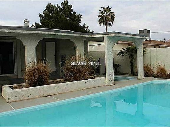 5th image of 4765 E Colorado Ave