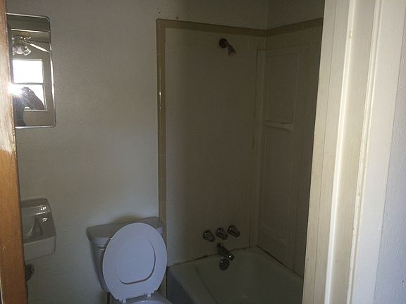 4th image of 506 Sunset Ln APT A
