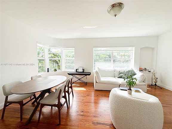 4th image of 1435 West Ave APT 3