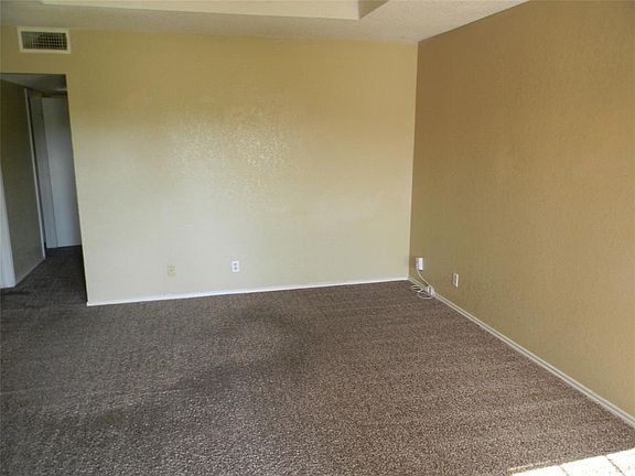 3rd image of 819 White Rock St