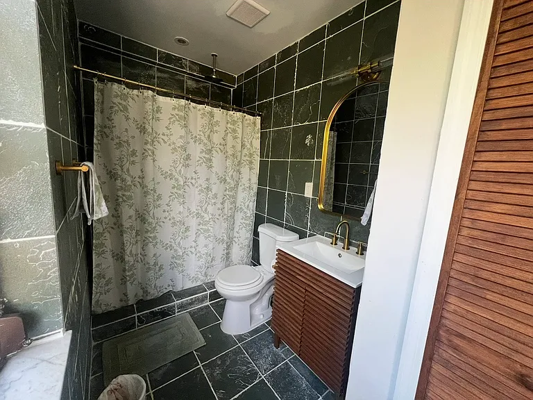 Tigertail Ave — Photo 19