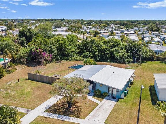 2nd image of 170 Banyan Drive