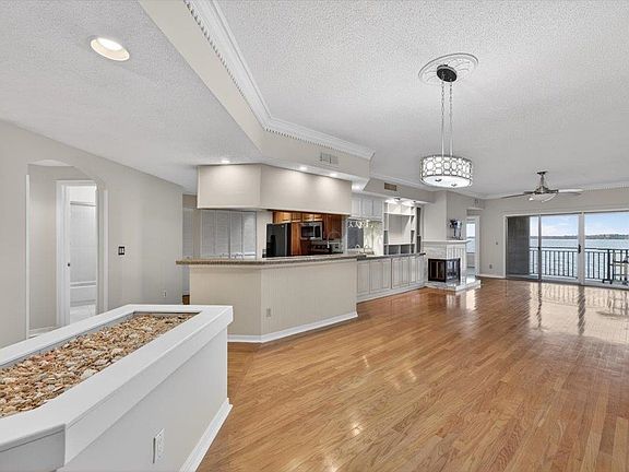 5th image of 2099 Winterbourne Dr E APT 306