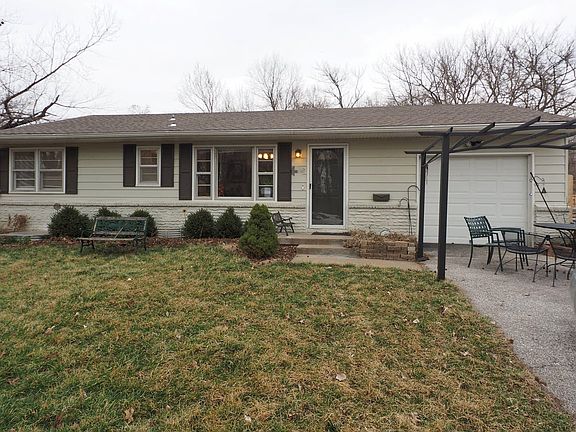 3rd image of 302 E 83rd St #302