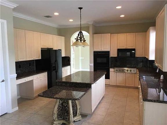 5th image of 10121 Oak Meadow Ln #1