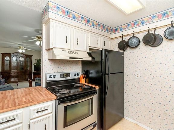 5th image of 222 Riverbend Dr #222