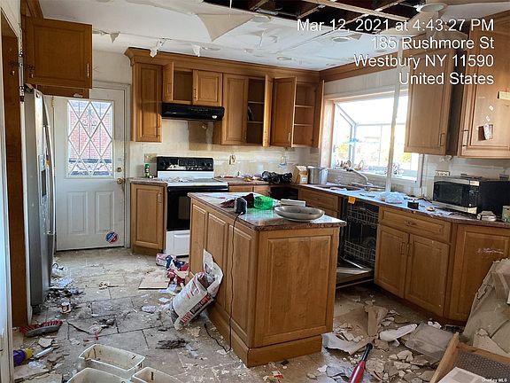3rd image of 185 Rushmore St
