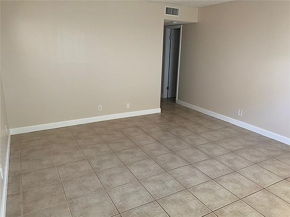 3rd image of 206 SW 1st Street #J-4