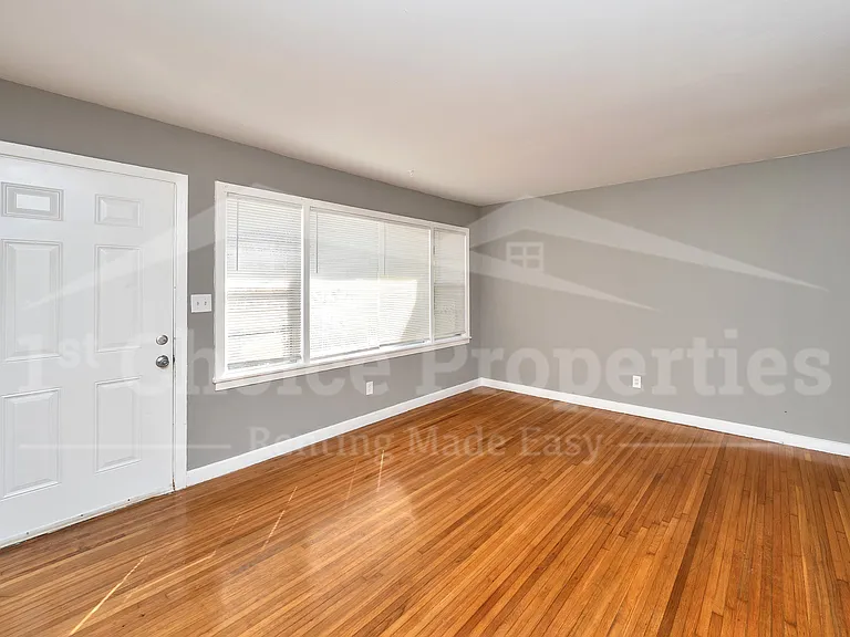 5808 Avenue O — Photo 9