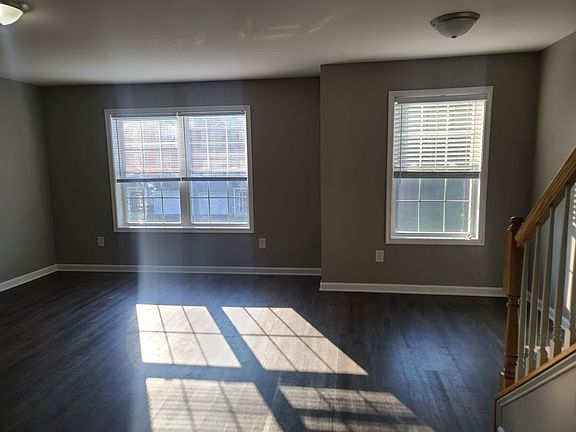 3rd image of 218 Crown Ct