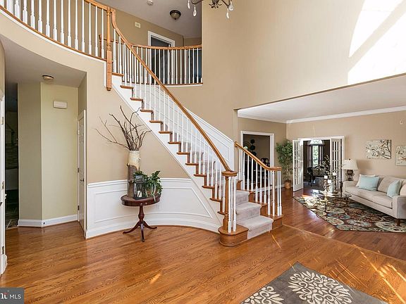 2nd image of 1405 Turnberry Way