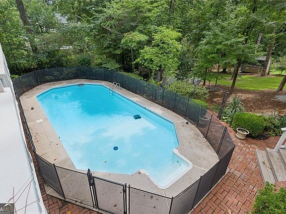 5th image of 3825 Creekview Dr NE