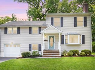 15 Sutton Pl, Cranford, NJ 07016