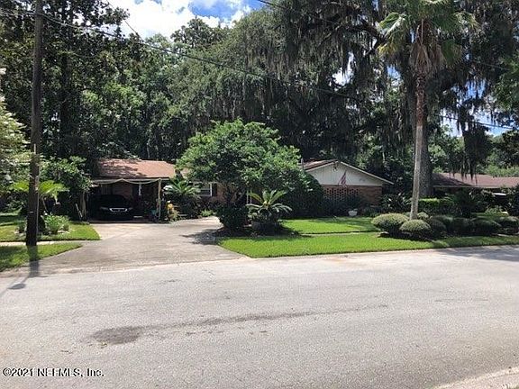 3rd image of 8441 Glade Ln