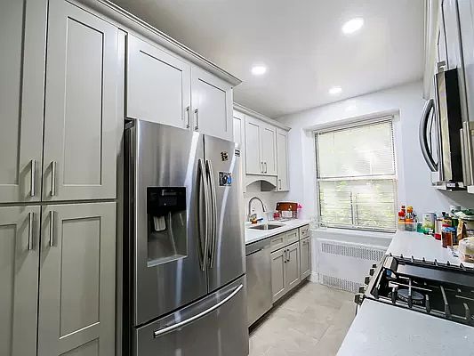 3rd image of 117 Park Ln S #A1m