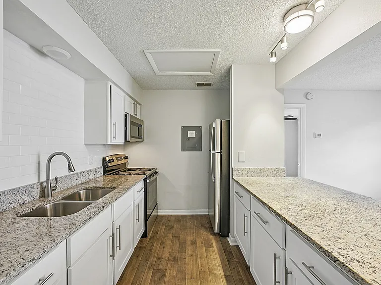 14-web-or-mls-Harden Blvd-S2503-013