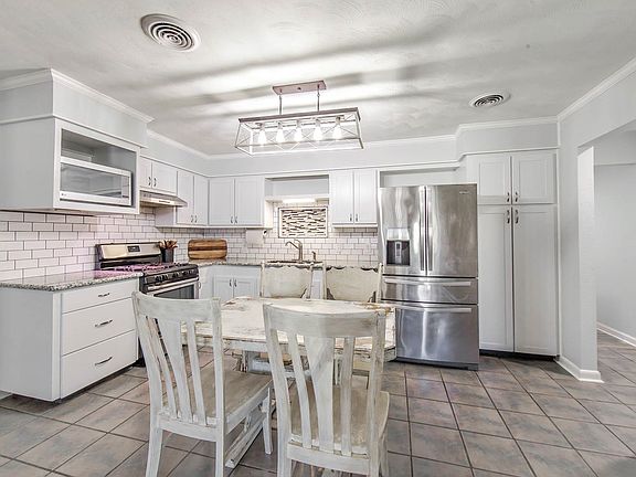 5th image of 223 Ziegler Ave