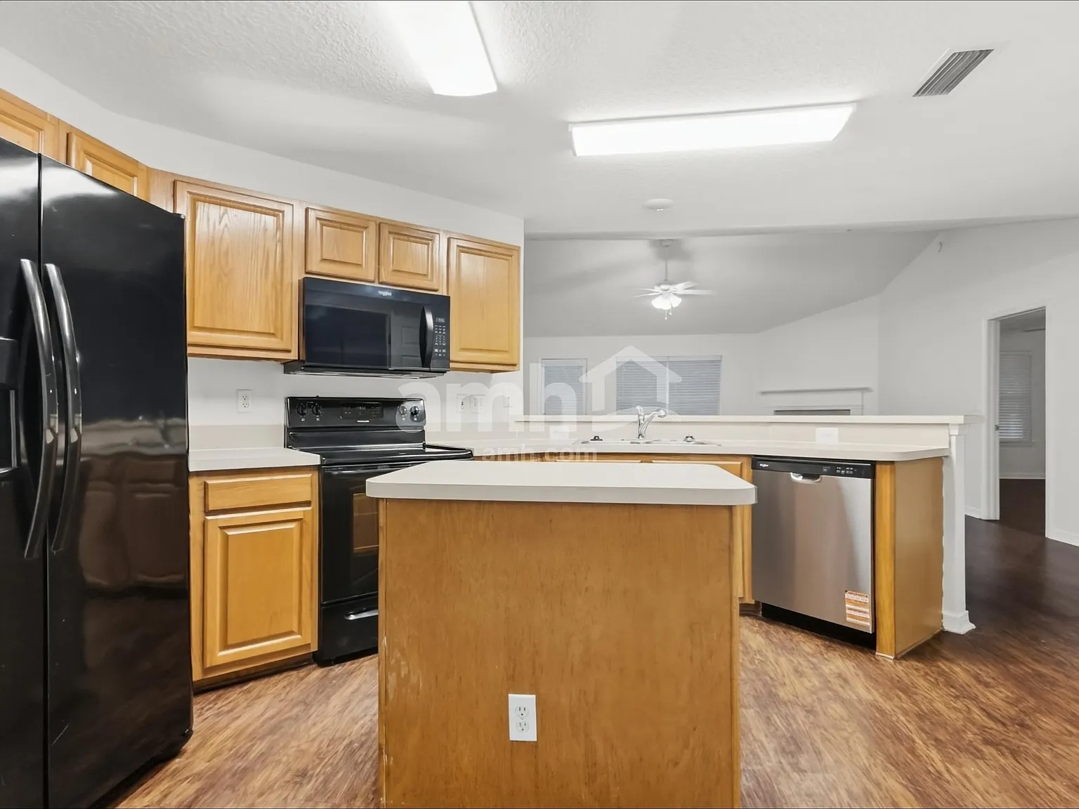 4 bed, 2.0 bath, 2020 sqft, $2,315 — Photo 4