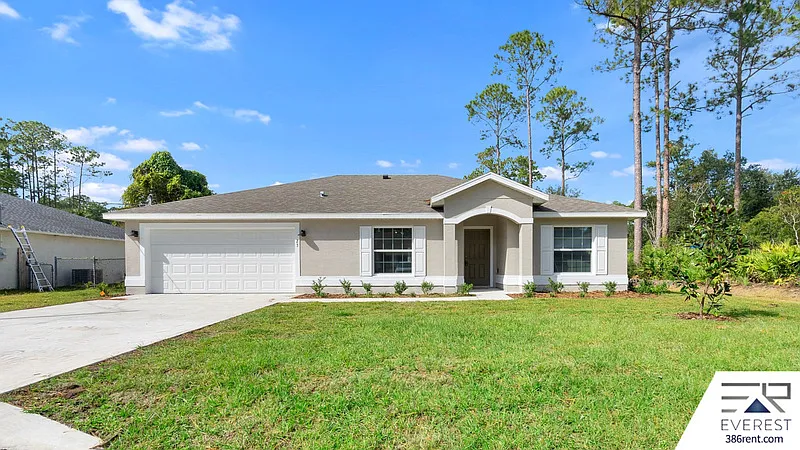 4 bed, 2.0 bath, 2321 sqft, $2,300 — Photo 2