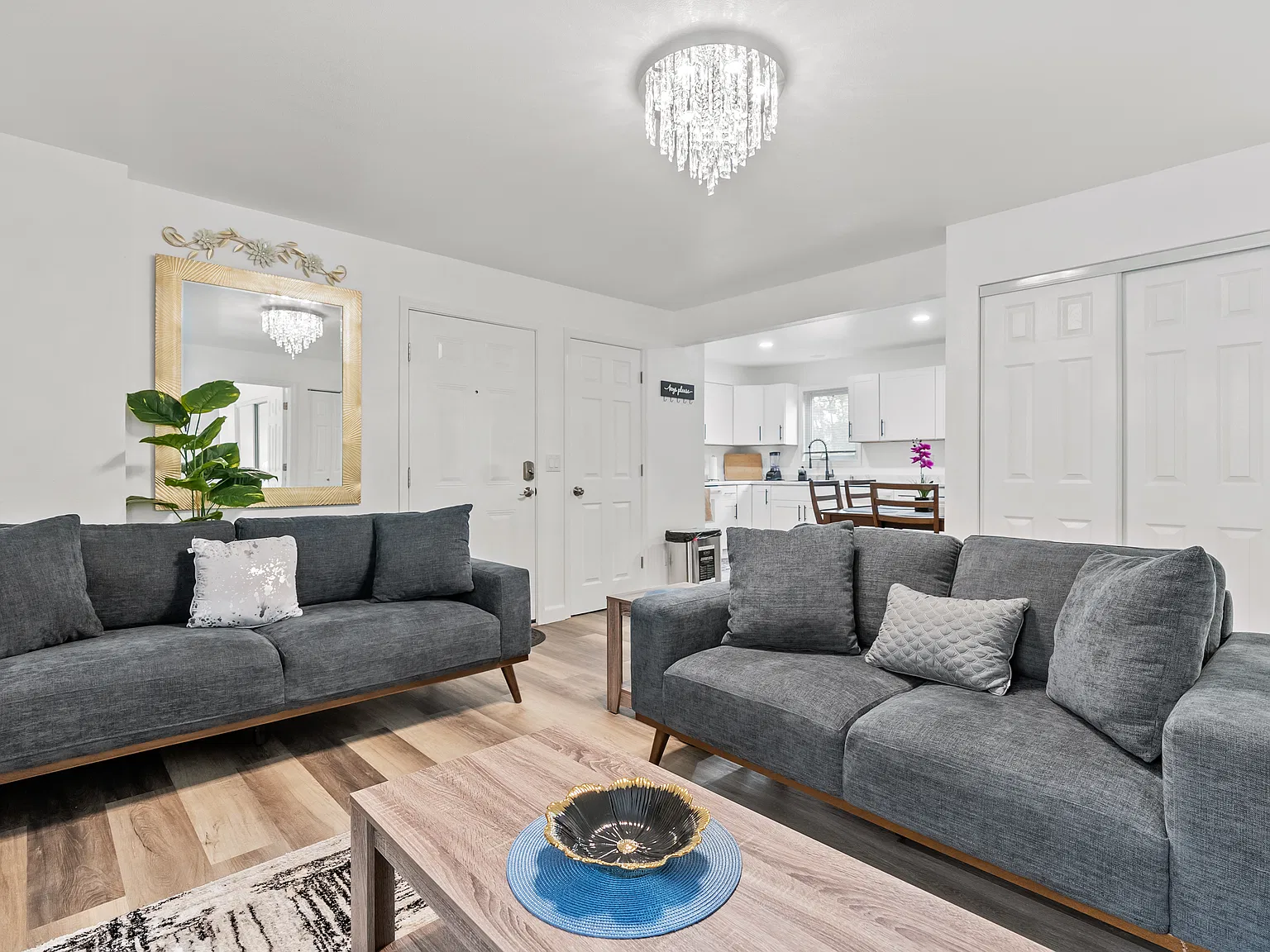 2 bed, 900 sqft, $2,500 — Photo 4