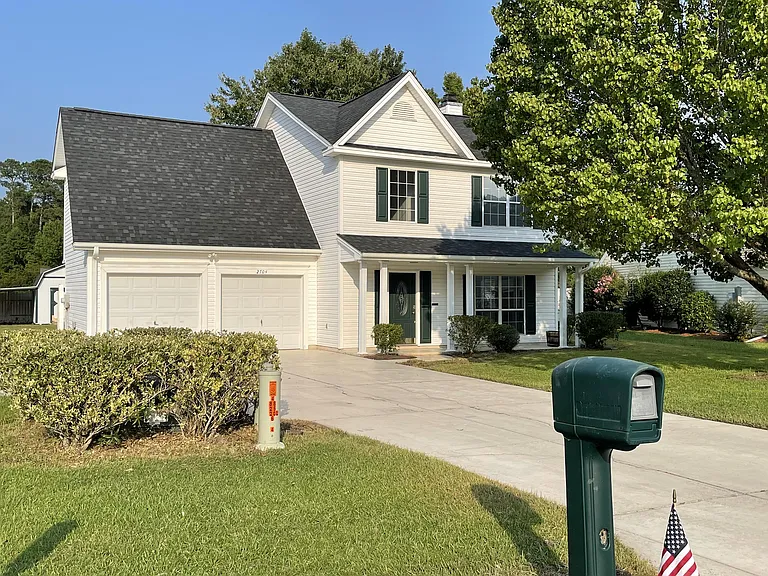 2704 Holmes Ct N — Photo 1