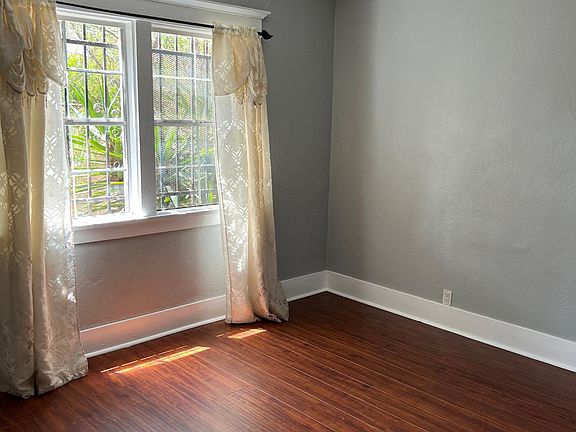 5th image of 1021 W 94th St