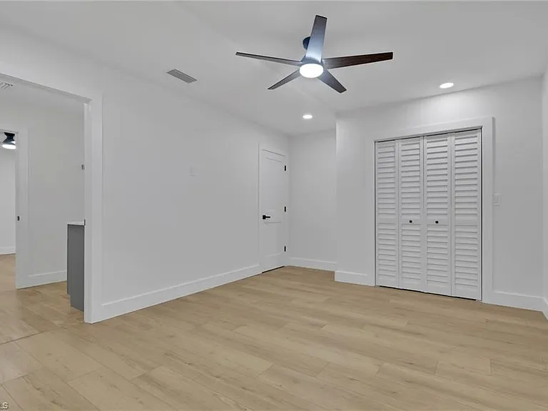 880 18th St NE — Photo 37