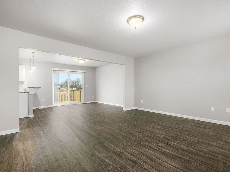 321 Catera Ct — Photo 10